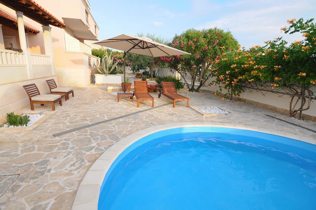 Apartments Villa Marnii Kožino Esterno foto