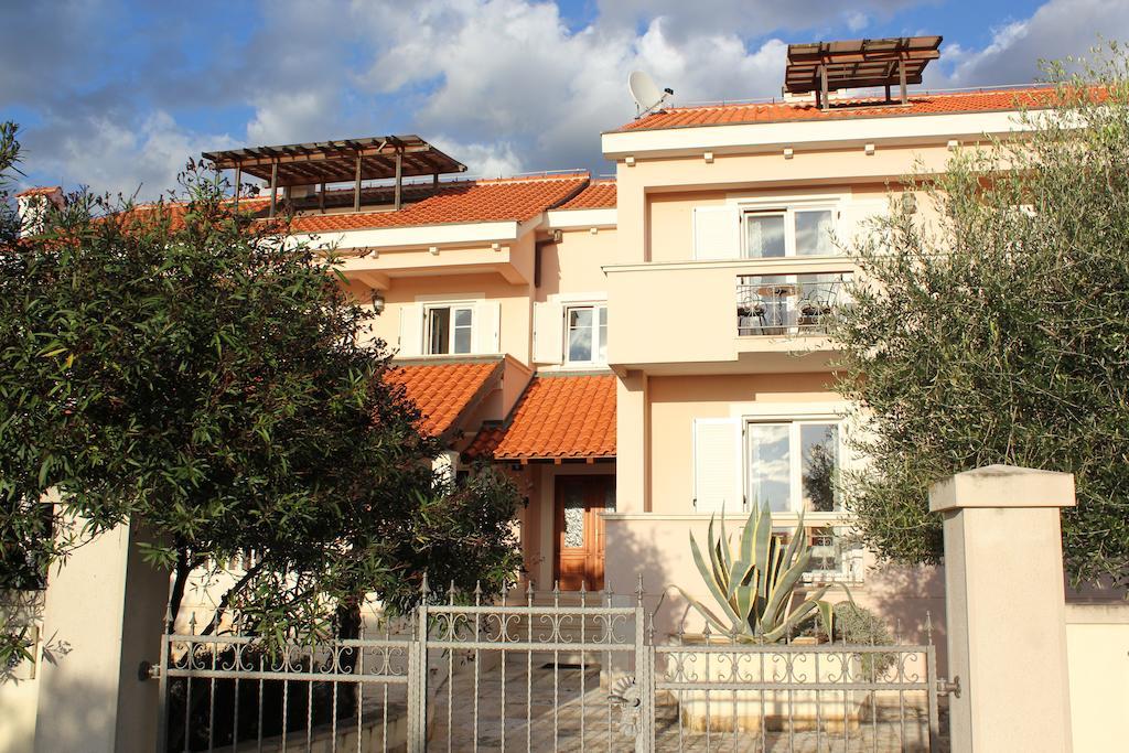 Apartments Villa Marnii Kožino Esterno foto