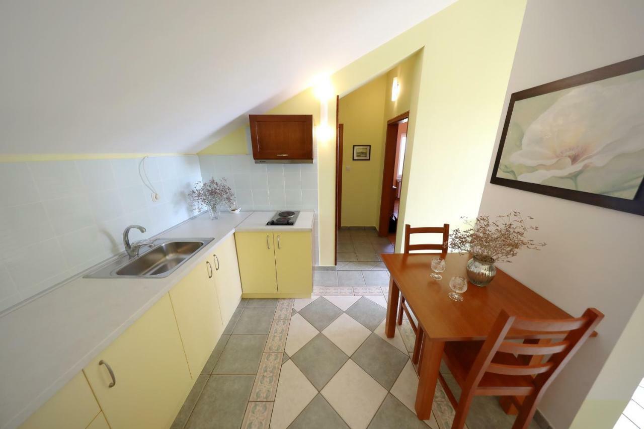 Apartments Villa Marnii Kožino Esterno foto