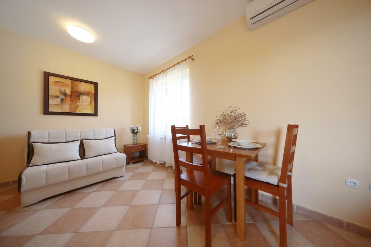 Apartments Villa Marnii Kožino Esterno foto