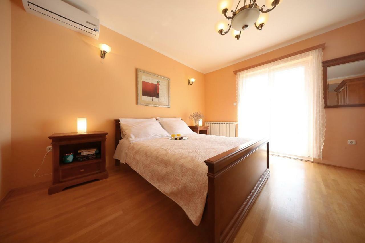 Apartments Villa Marnii Kožino Esterno foto