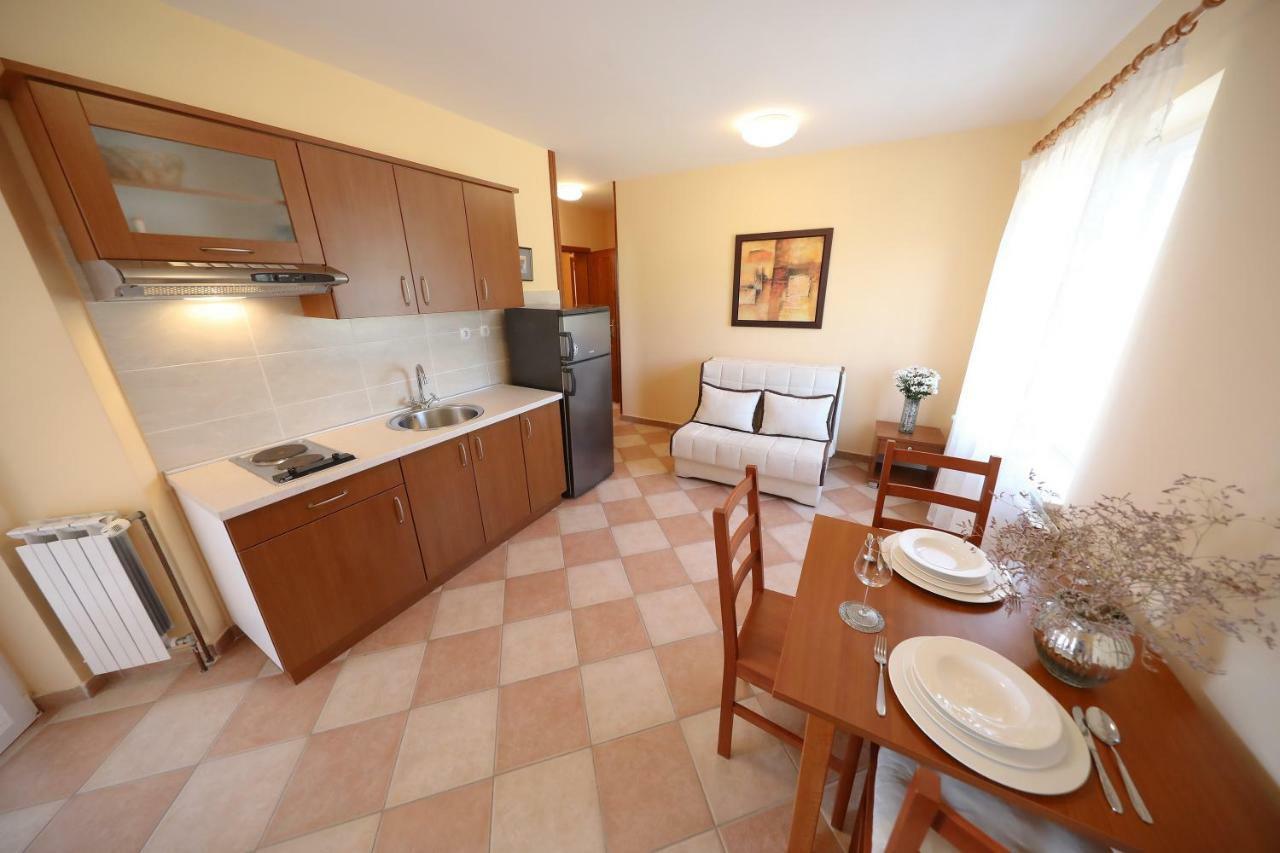 Apartments Villa Marnii Kožino Esterno foto