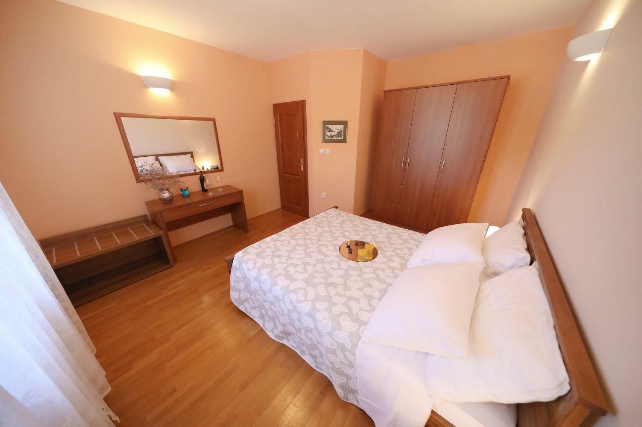 Apartments Villa Marnii Kožino Esterno foto