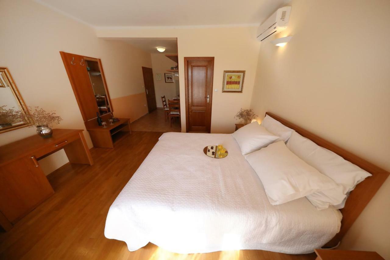 Apartments Villa Marnii Kožino Esterno foto