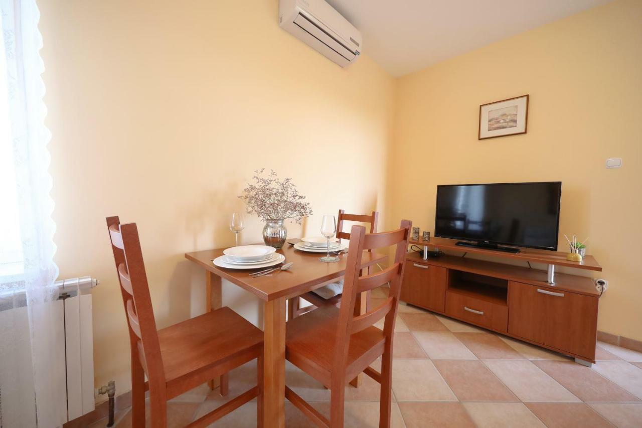 Apartments Villa Marnii Kožino Esterno foto