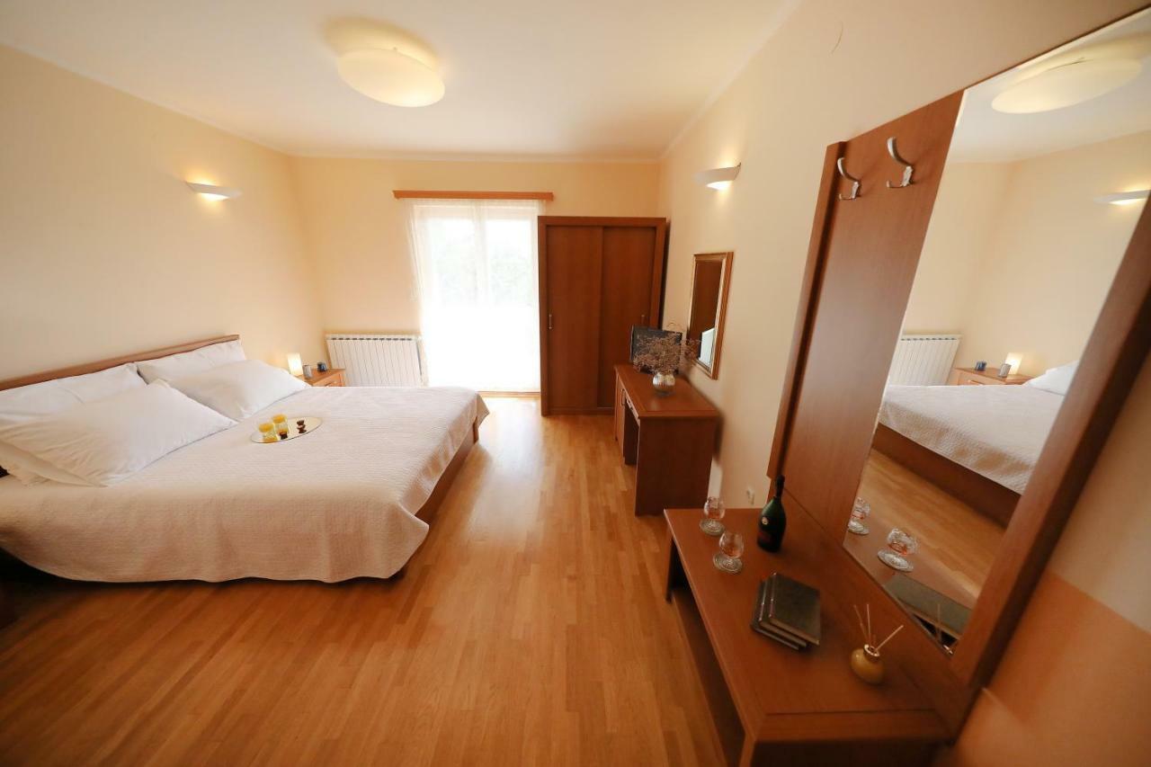 Apartments Villa Marnii Kožino Esterno foto