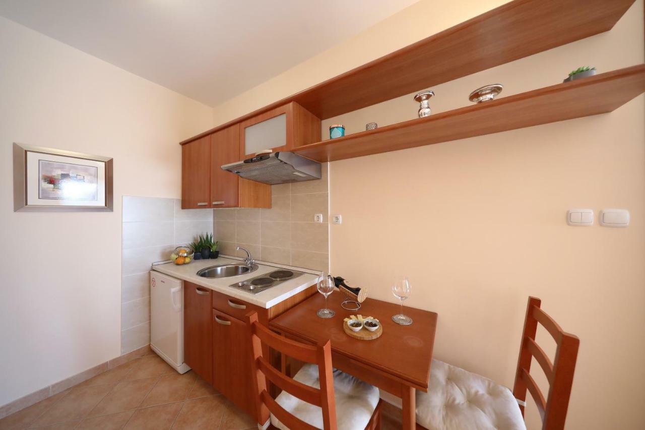 Apartments Villa Marnii Kožino Esterno foto