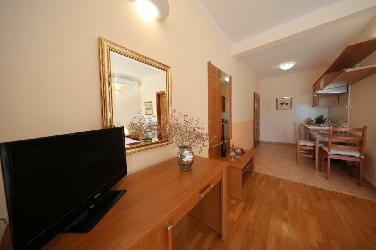 Apartments Villa Marnii Kožino Esterno foto