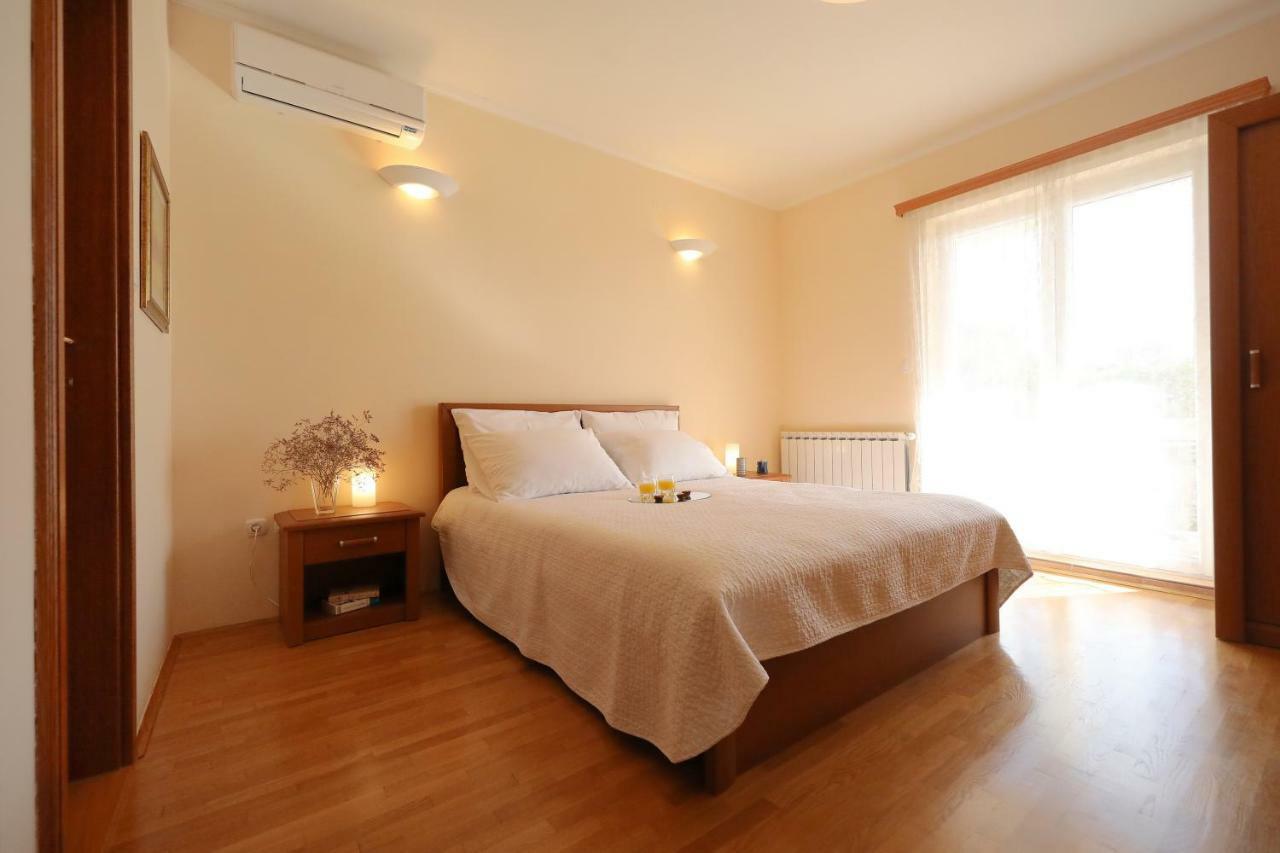 Apartments Villa Marnii Kožino Esterno foto