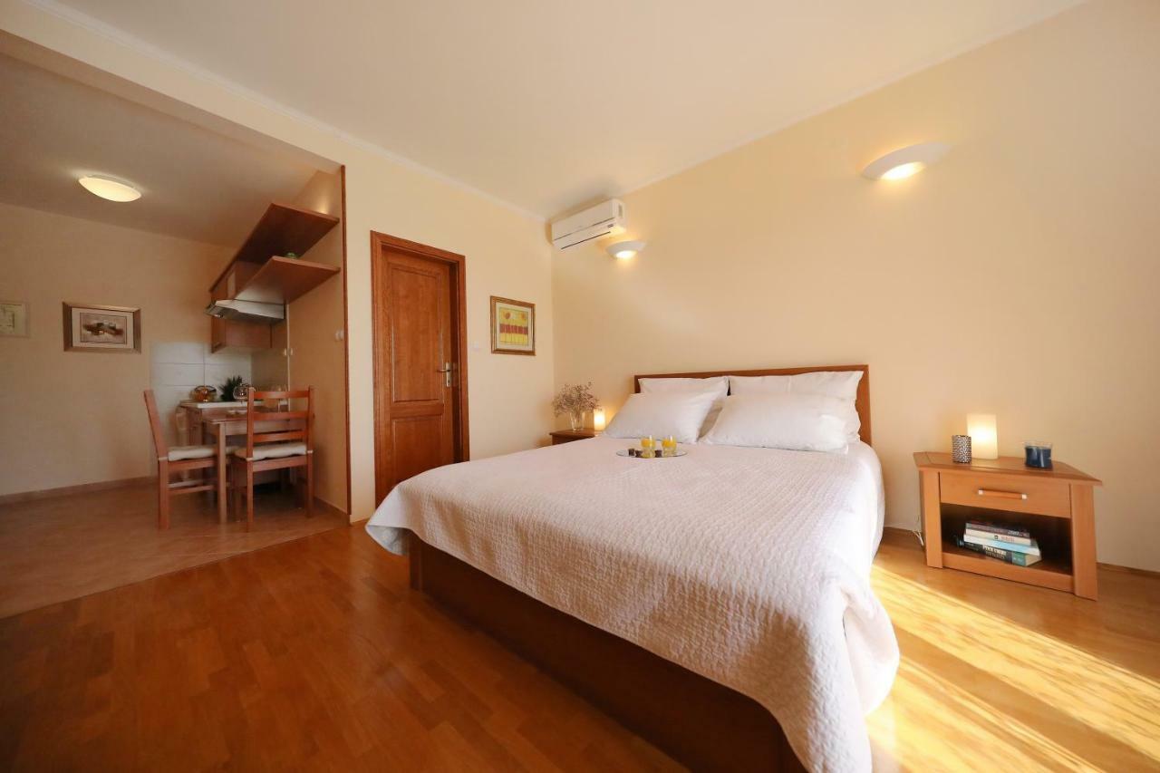 Apartments Villa Marnii Kožino Esterno foto