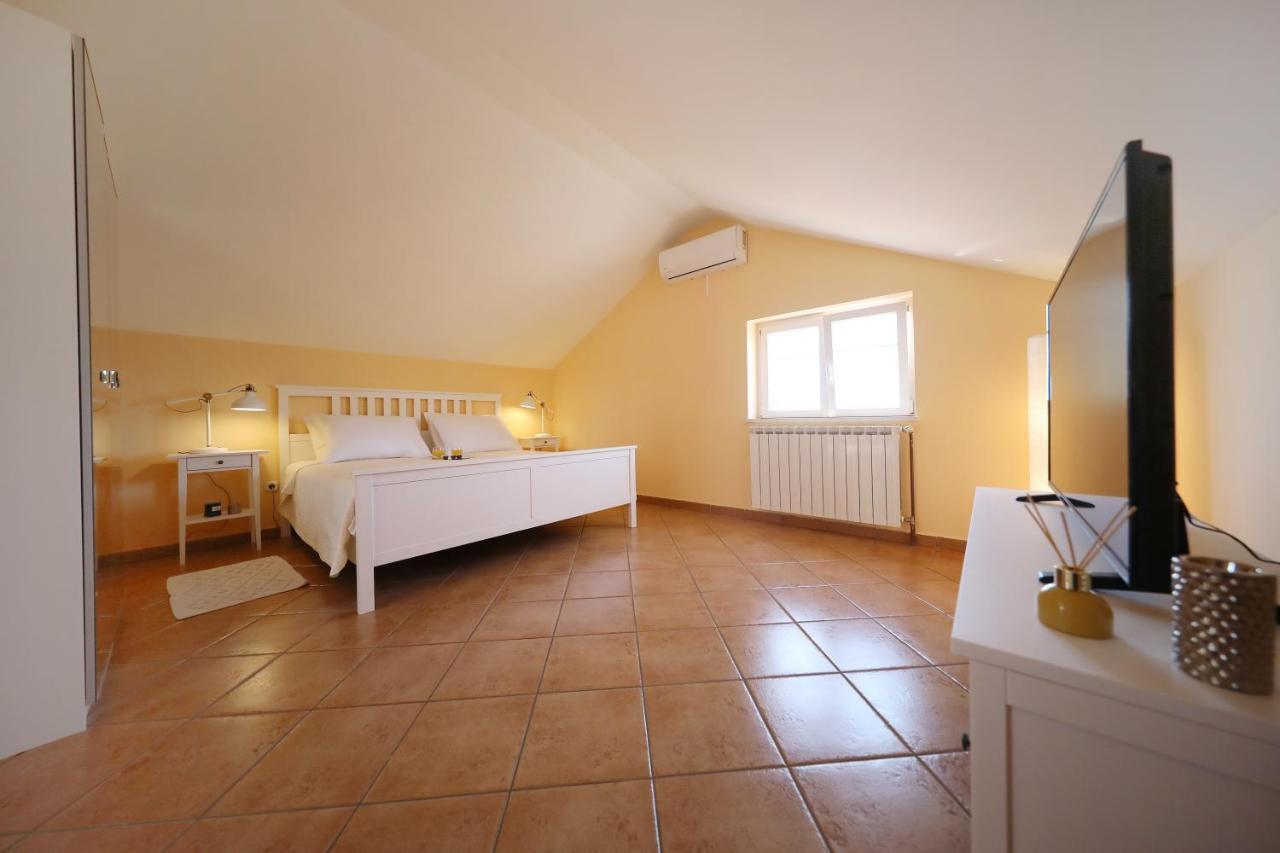 Apartments Villa Marnii Kožino Esterno foto