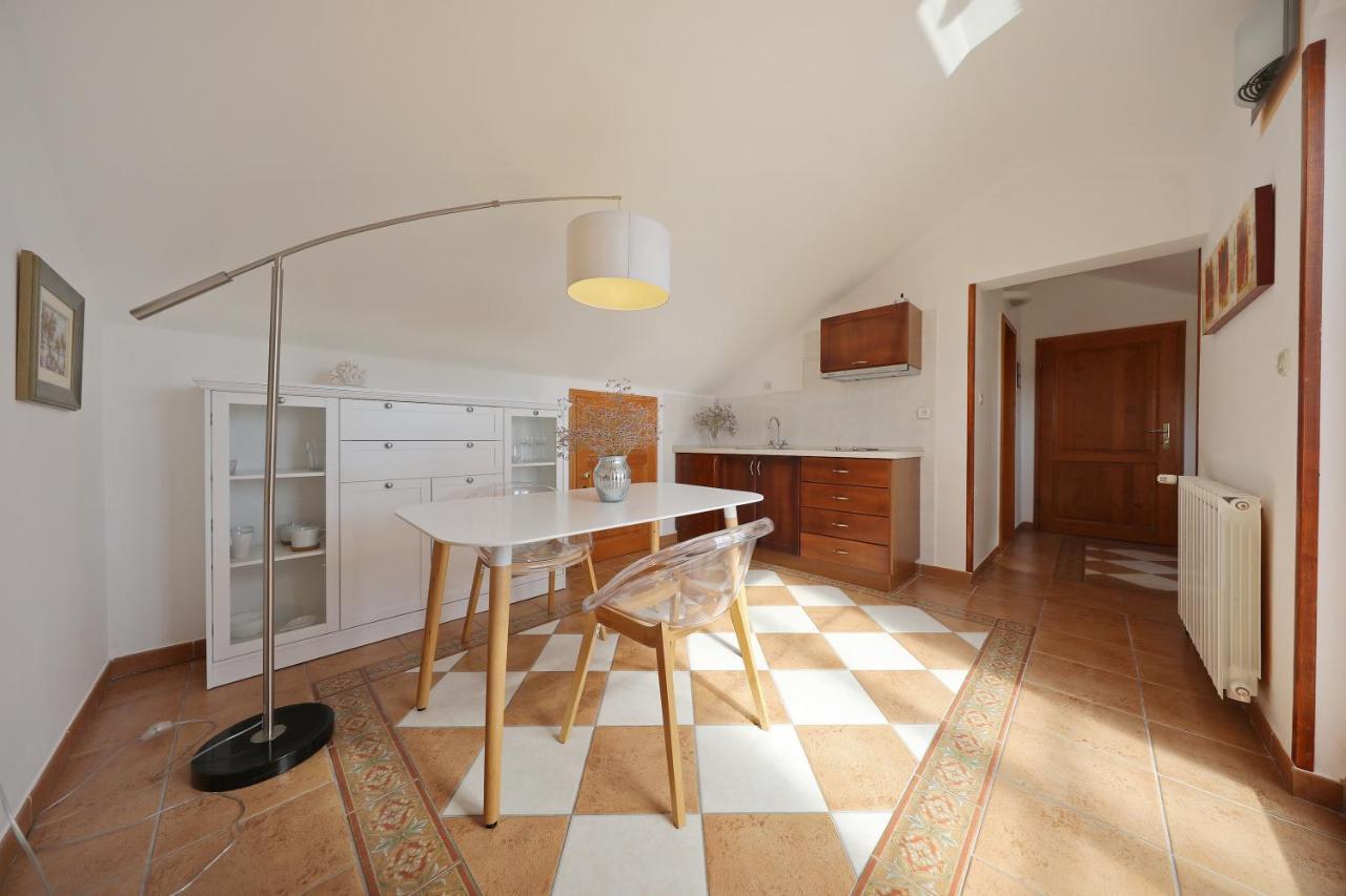 Apartments Villa Marnii Kožino Esterno foto